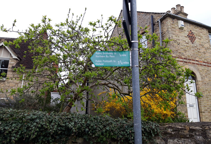 Signs for path to Elsfield